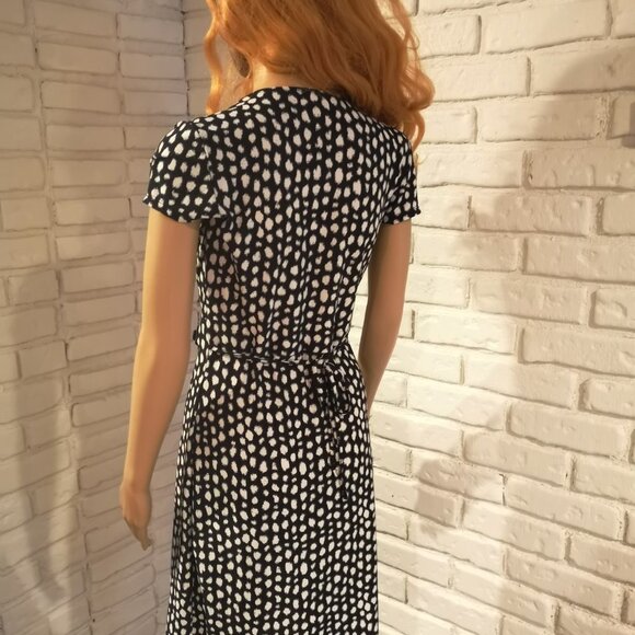 2 / $30.00 -Suzy Shier Cap Sleeve Ladies Size Medium Black & White Pattern Dress - Picture 2 of 7